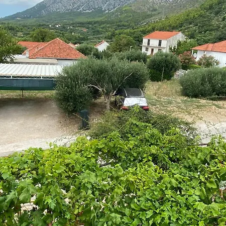 Giuliana Apartment